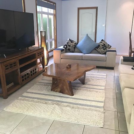 Taj On Byrnes - Private Luxury Apartment Mareeba Luaran gambar