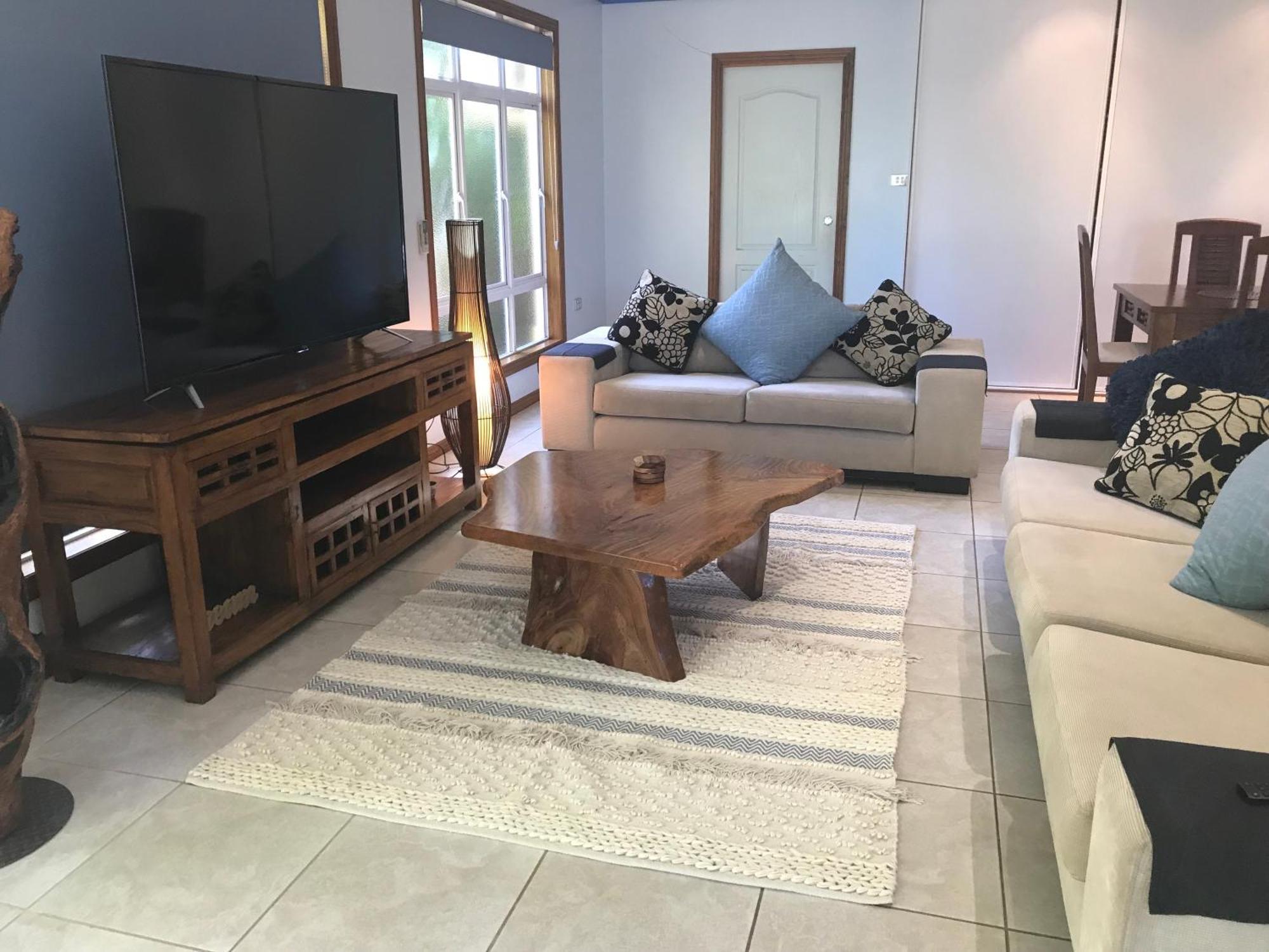 Taj On Byrnes - Private Luxury Apartment Mareeba Luaran gambar